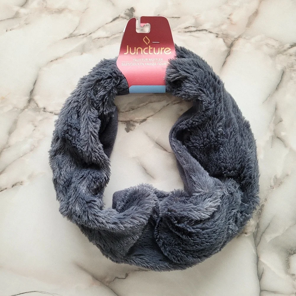 JUNCTURE Faux Fur Grey Muffler Circle Infinity Scarf NWT‎